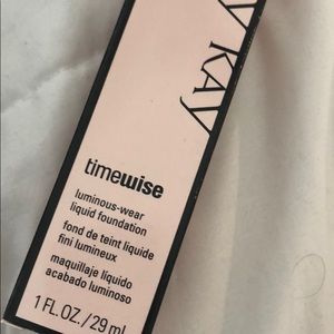SOLD Mary Kay Timewise luminous foundation beige 5